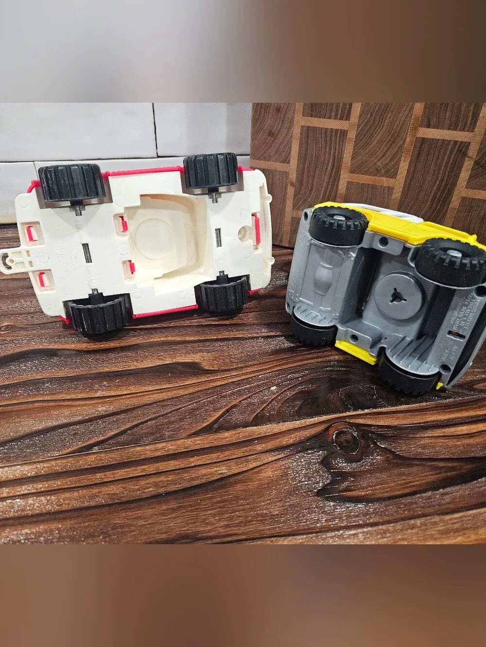 Fisher-Price Little People Red Truck and Yellow Pizza Planet Toy Story Truck